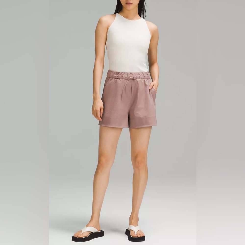 Lululemon - Cinchable Waist HR Woven Short - Women's XS